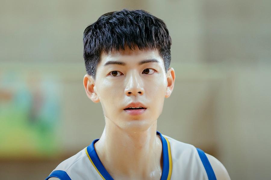 bae-hyeon-seong-sonha-em-ser-jogador-de-basquete-em-novo-dorama-family-by-choice